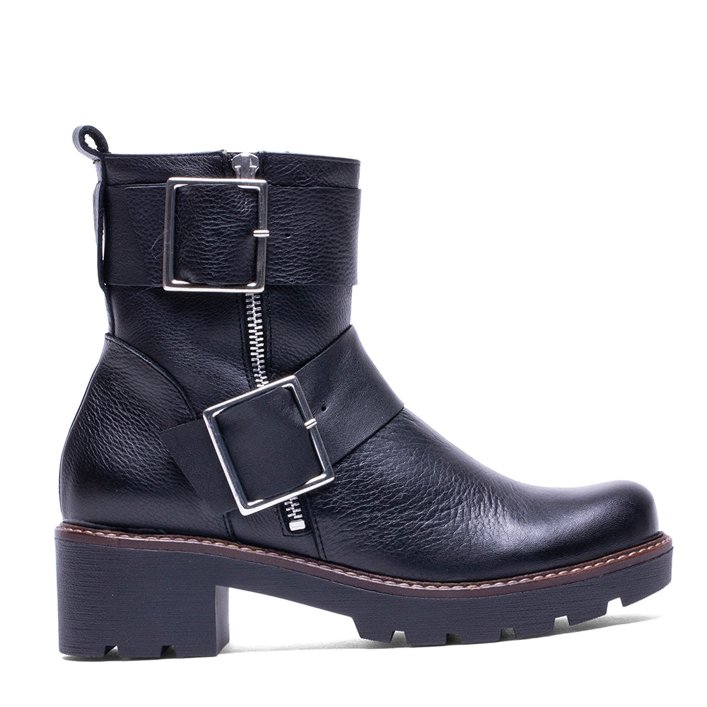 BT-50 BLACK WILD LEATHER BOOT WITH SPA FLAT
