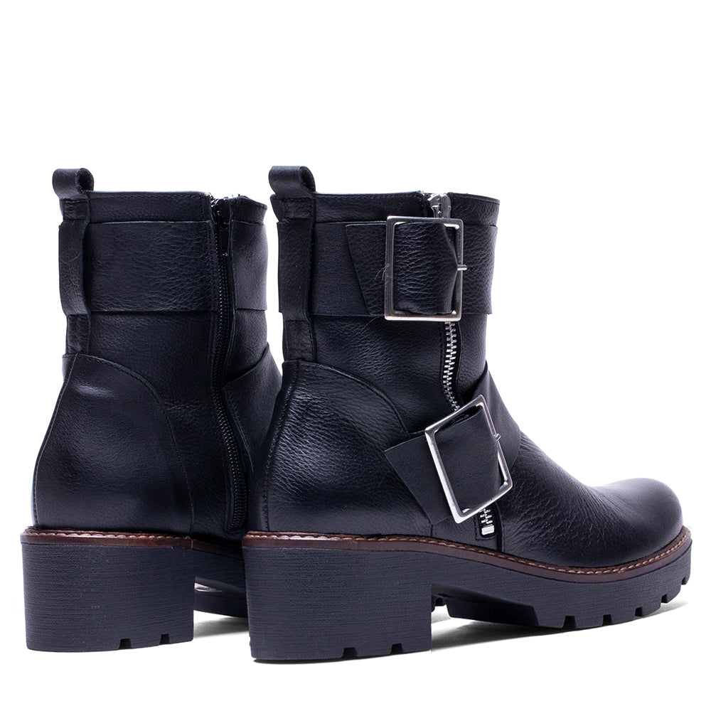 BT-50 BLACK WILD LEATHER BOOT WITH SPA FLAT
